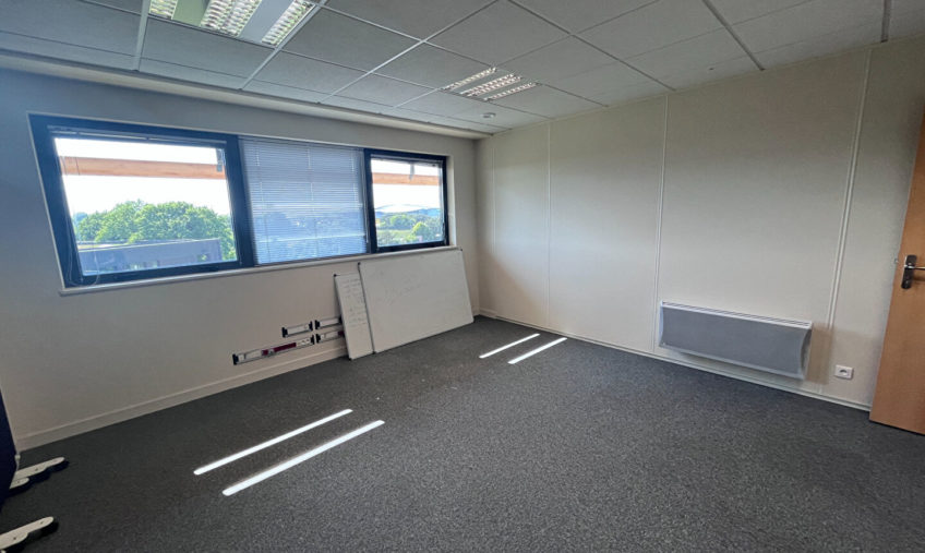 A VENDRE / A LOUER – GUIPAVAS PRAT PIP – BUREAUX 86 M2 - 1837