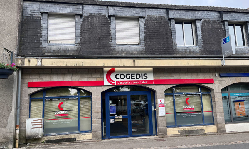 A VENDRE – LANDIVISIAU BOURG – LOCAL PROFESSIONNEL DE 240 M² - 1880