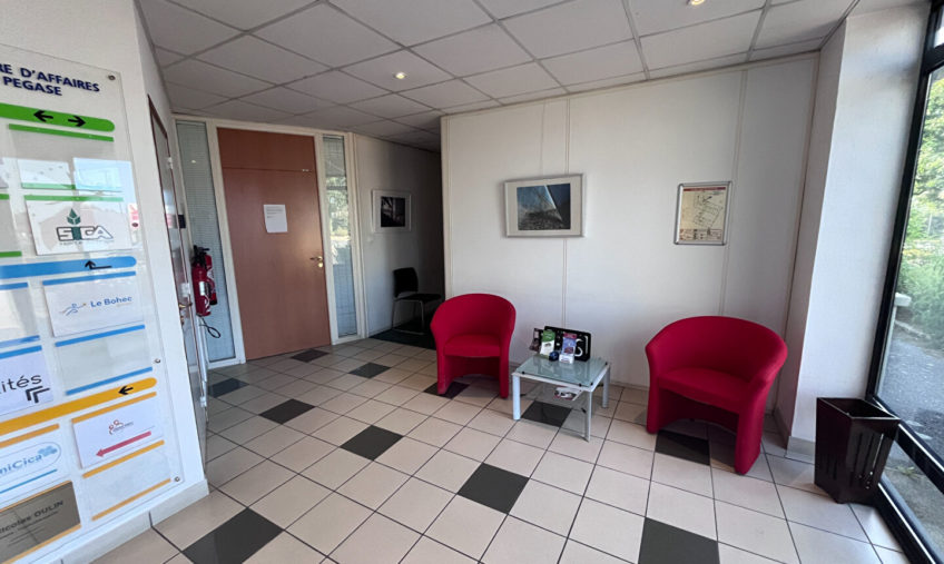 A LOUER – GUIPAVAS – BUREAUX DE 23 M² - 1978