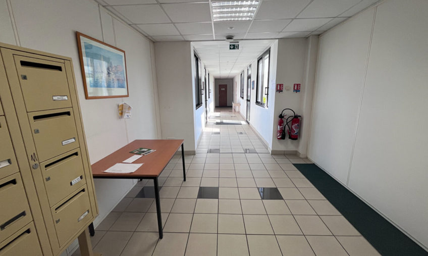 A LOUER – GUIPAVAS – BUREAUX DE 23 M² - 1978