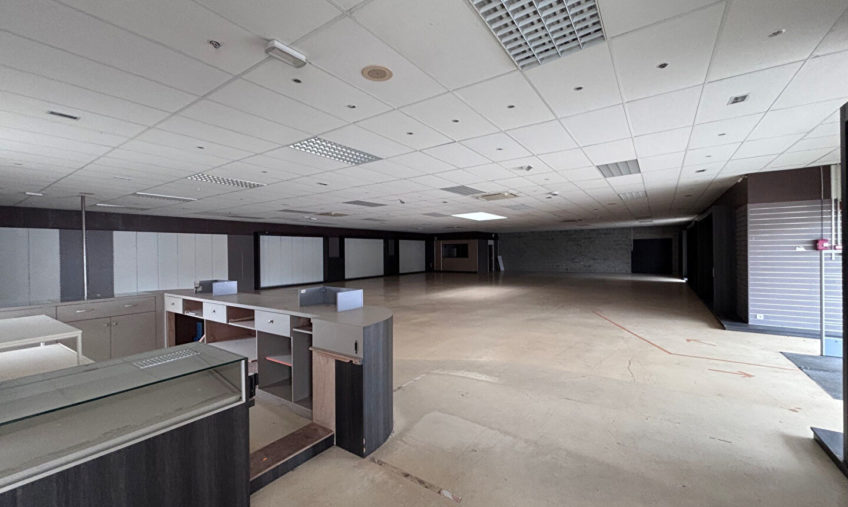 Local commercial – 512m² – KERYADO - 1993