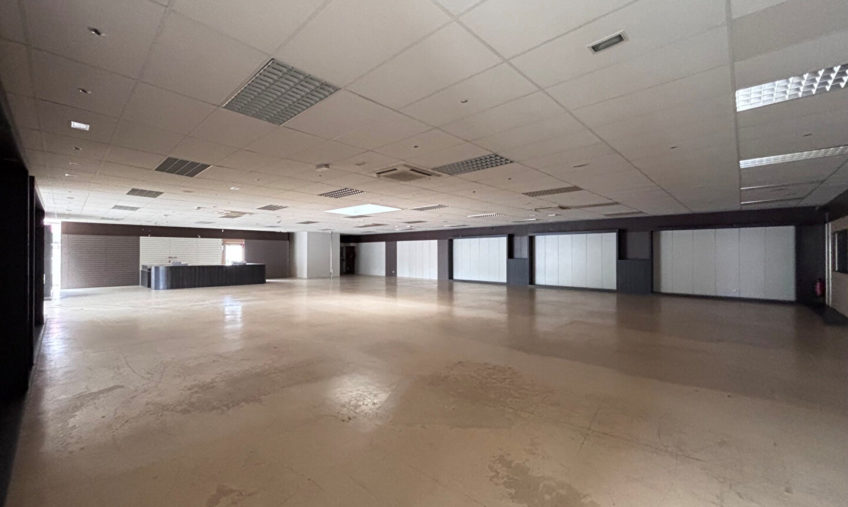 Local commercial – 512m² – KERYADO - 1993