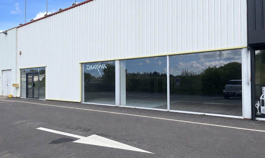 LOCAL COMMERCIAL QUIMPER ZONE DE GOURVILY A LOUER - 1202
