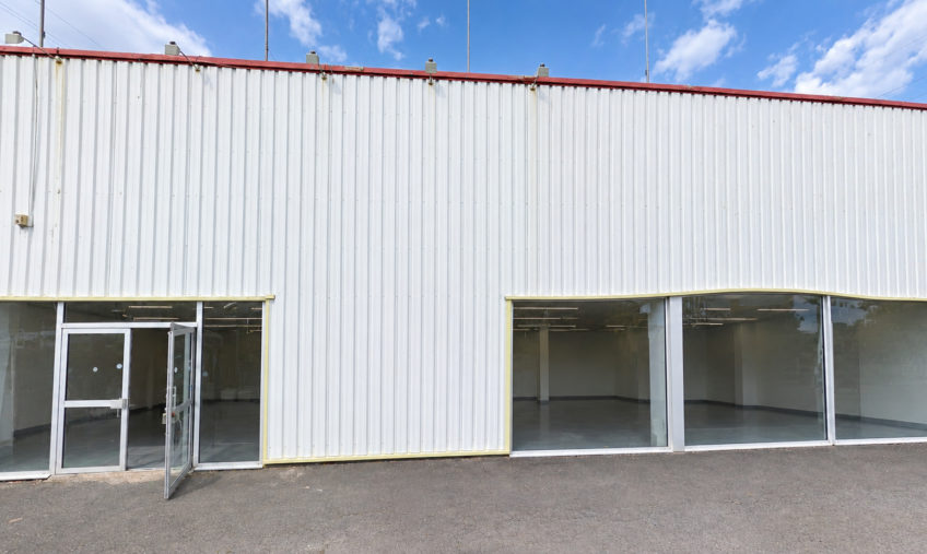LOCAL COMMERCIAL QUIMPER ZONE DE GOURVILY A LOUER - 1202