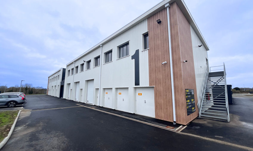 PORTE DE PLOUZANE – Bureaux à louer de 126 m2 divisibles à partir de 14 m² - 1618