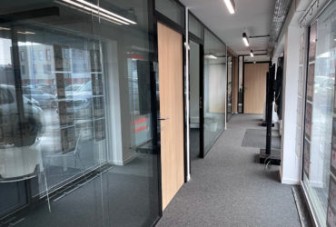 A LOUER BUREAU AVEC VITRINE