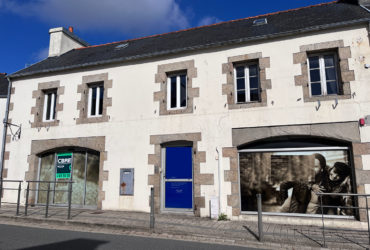 A VENDRE – BOURG BLANC – LOCAL PROFESSIONNEL DE 158 M2 - 2050