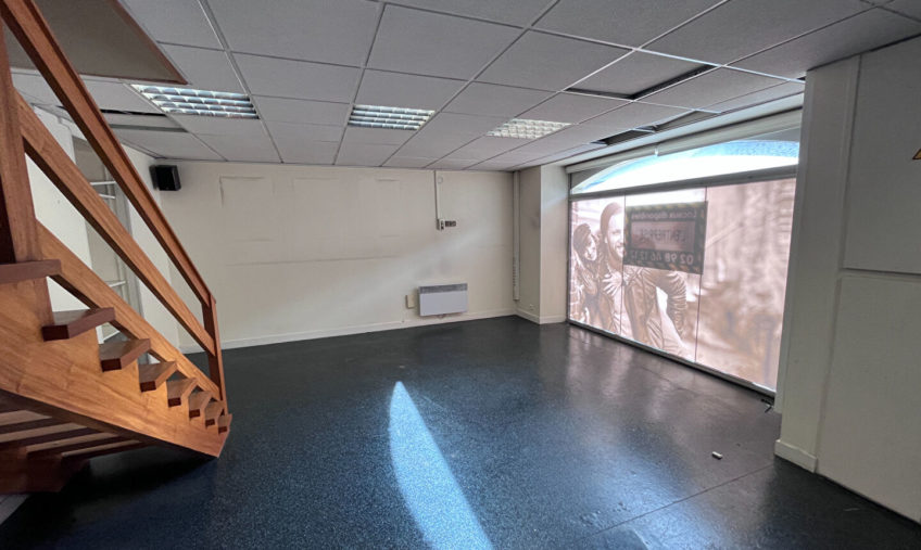 A VENDRE – BOURG BLANC – LOCAL PROFESSIONNEL DE 158 M2 - 2050