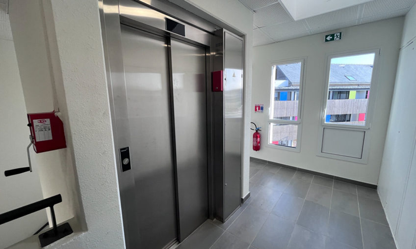 A LOUER – PLOUGASTEL DAOULAS – BUREAUX DE 76 M² - 2054