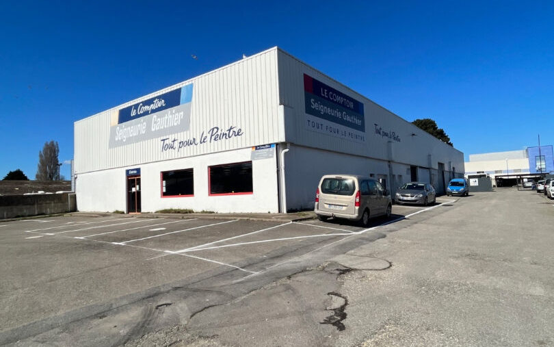 Local d&rsquo;activités – 300m² – LaBase - 2059