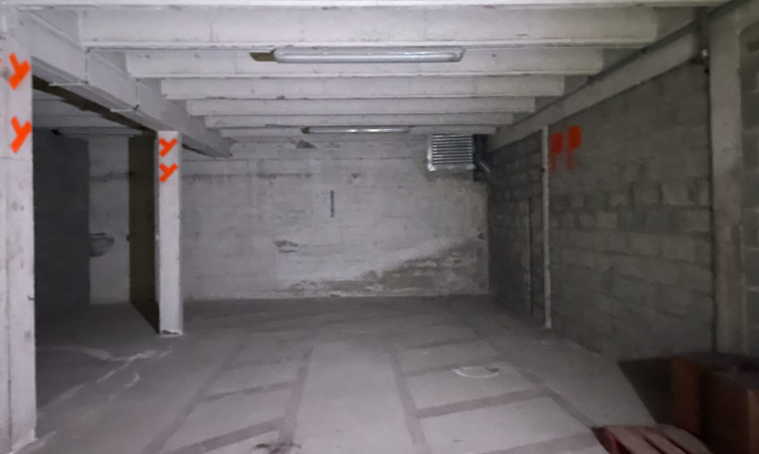 A VENDRE/ A LOUER ESPACE DESTOCKAGE CENTRE VILLE - 2063