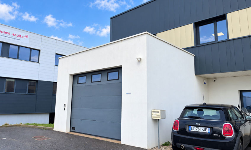 A VENDRE / A LOUER – BREST KERGONAN – BUREAUX DE 552 M² AVEC GARAGE - 2069