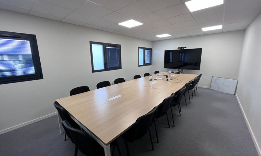 A VENDRE / A LOUER – BREST KERGONAN – BUREAUX DE 552 M² AVEC GARAGE - 2069