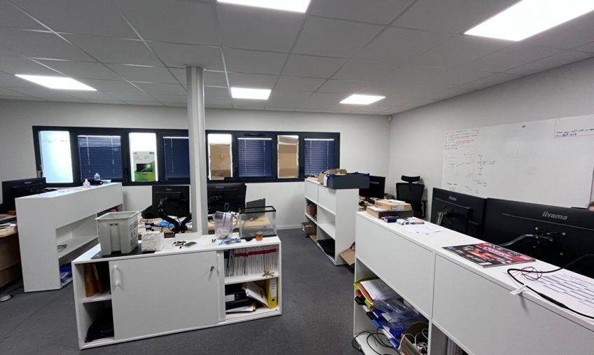 A VENDRE / A LOUER – BREST KERGONAN – BUREAUX DE 552 M² AVEC GARAGE - 2069