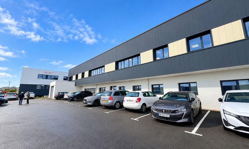 A VENDRE / A LOUER – BREST KERGONAN – BUREAUX DE 552 M² AVEC GARAGE - 2070