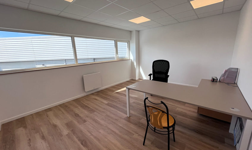 A VENDRE / A LOUER – GUIPAVAS KERGARADEC – BUREAUX NEUFS DE 205 M² - 2076