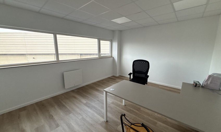 A VENDRE / A LOUER – GUIPAVAS KERGARADEC – BUREAUX NEUFS DE 205 M² - 2079