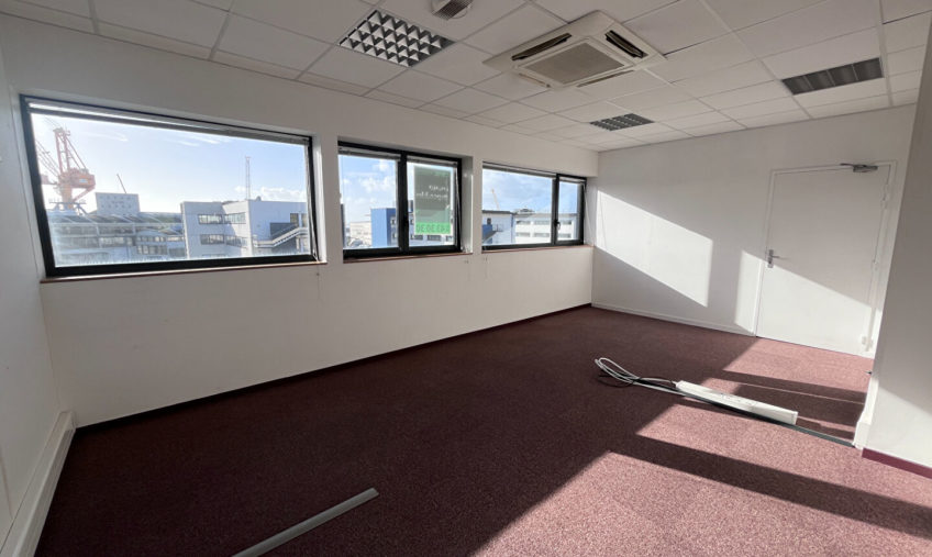 A VENDRE / A LOUER – BREST PORT DE COMMERCE – BUREAUX DE 520 M2 - 2086